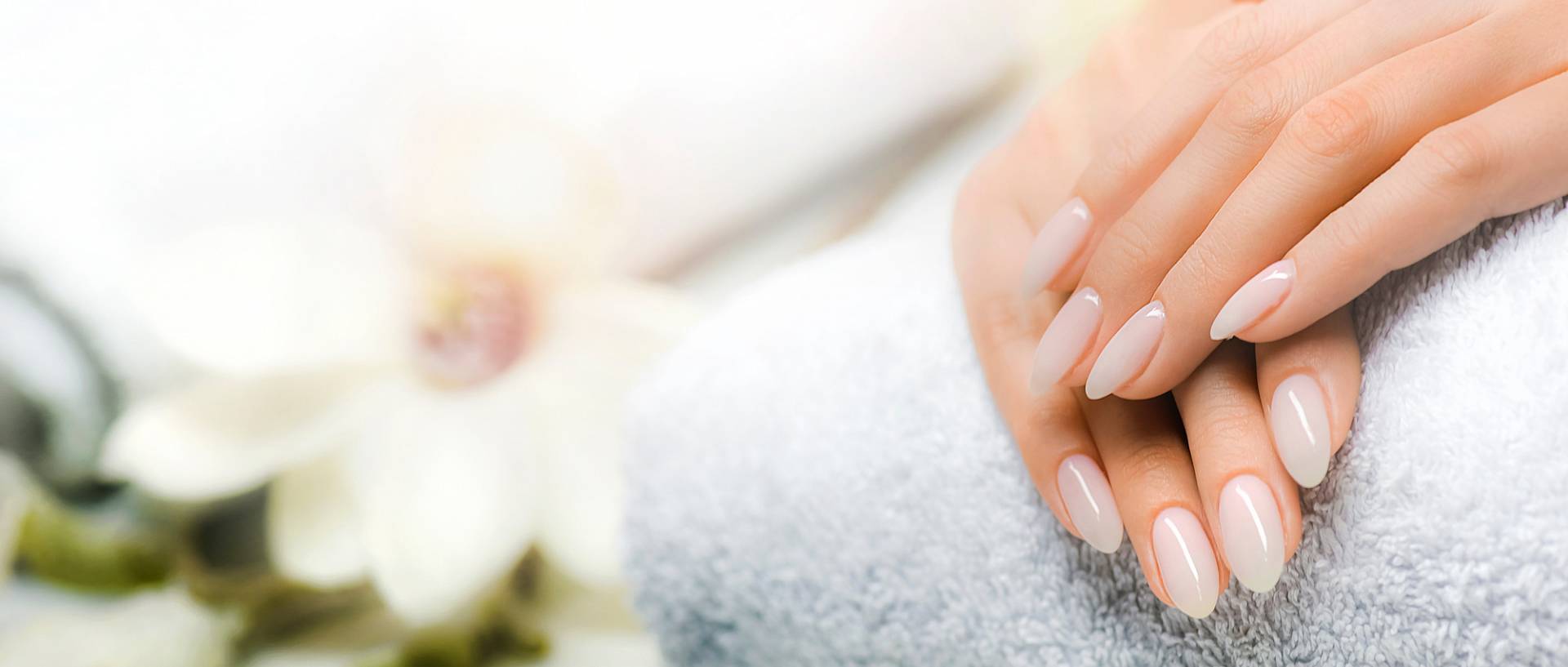 Górne formy do przedłużania paznokci – jak ich używać?