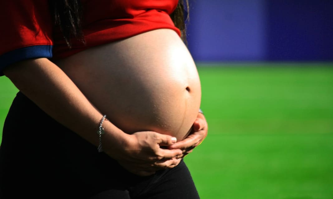 Jak odróżnić brzuch ciążowy od tłuszczu?