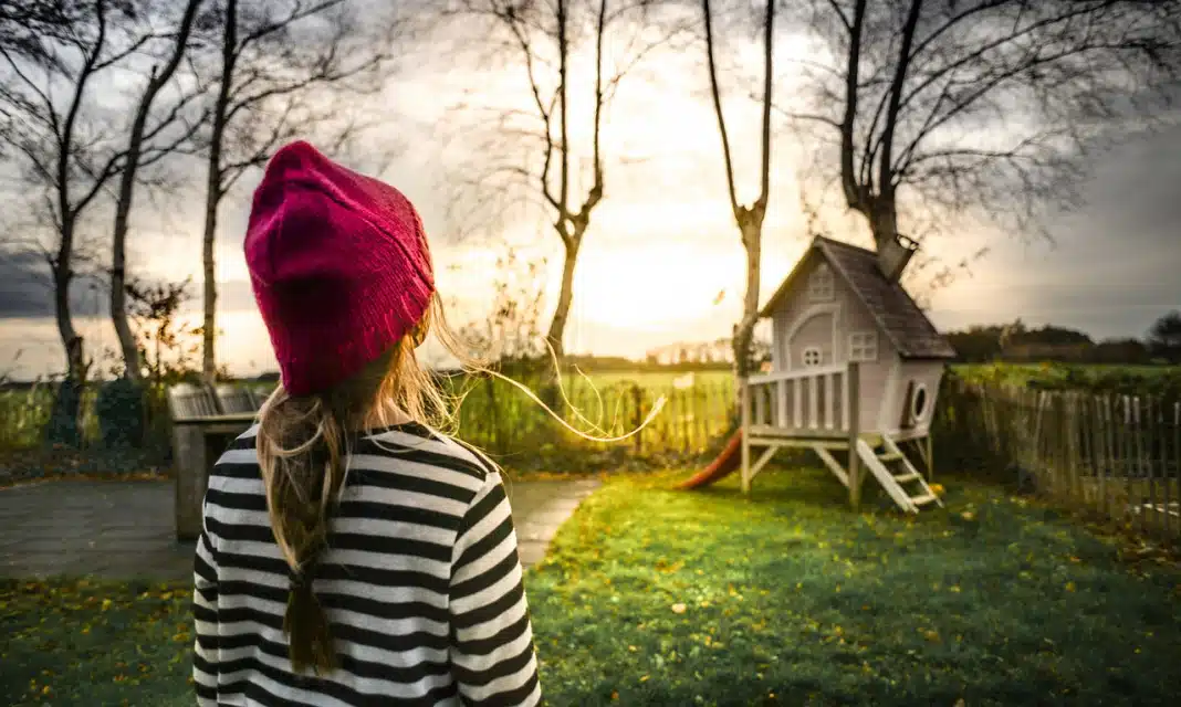 Jak zrobić domek z palet krok po kroku?