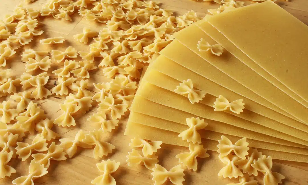 Jak zrobić lasagne z mięsem mielonym i sosem bolognese?