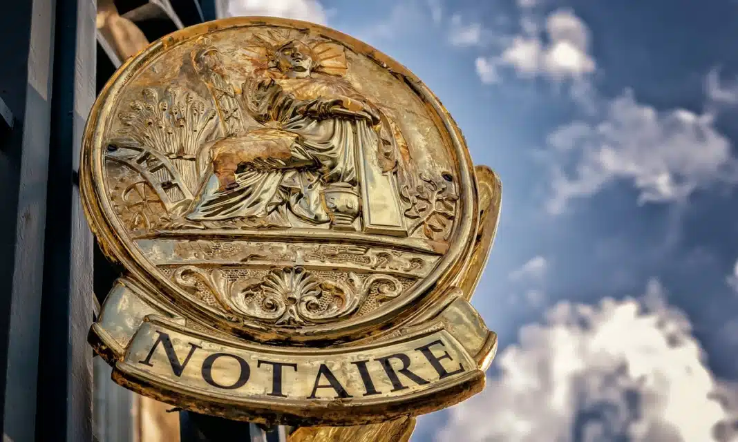 Jak zwracać się do notariusza?